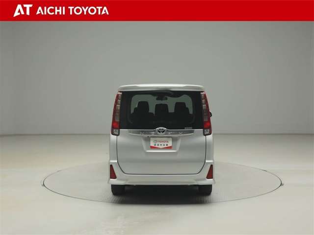 Toyota Noah 5