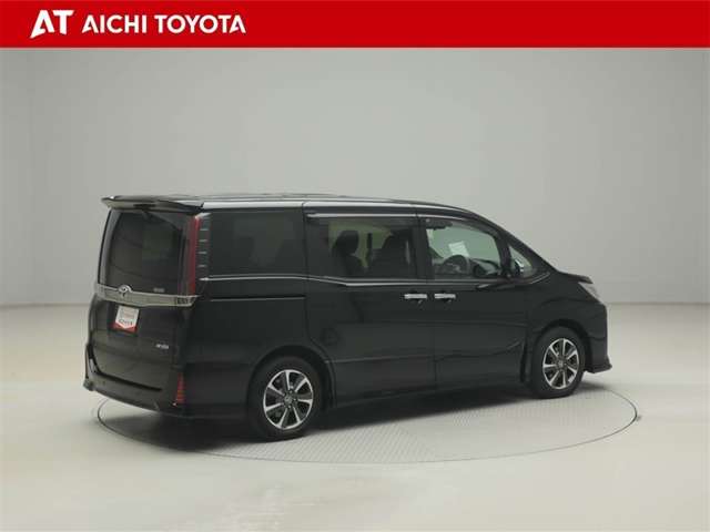 Toyota Noah 6