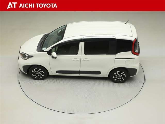 Toyota Sienta 11