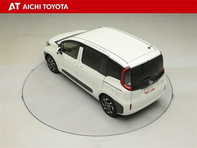 Toyota Sienta 12