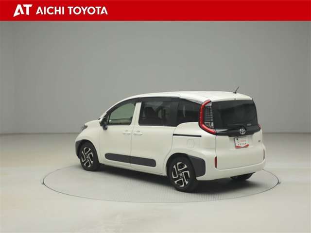 Toyota Sienta 4