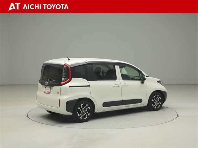 Toyota Sienta 6