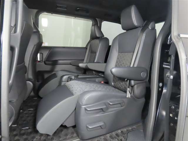 Toyota Voxy 11