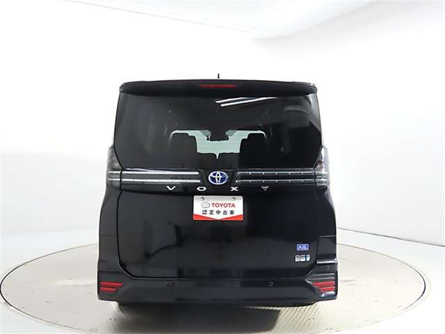 Toyota Voxy 2