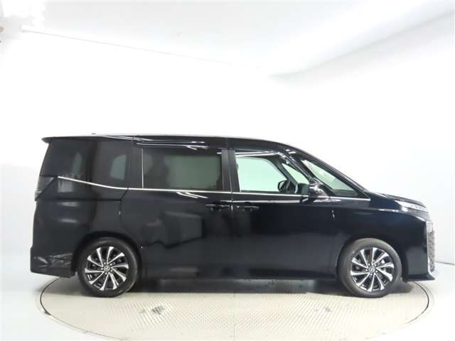Toyota Voxy 4