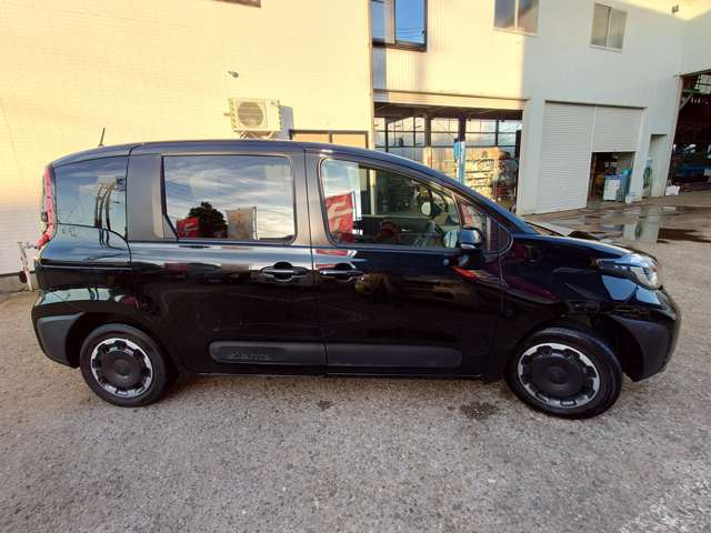 Toyota Sienta 11