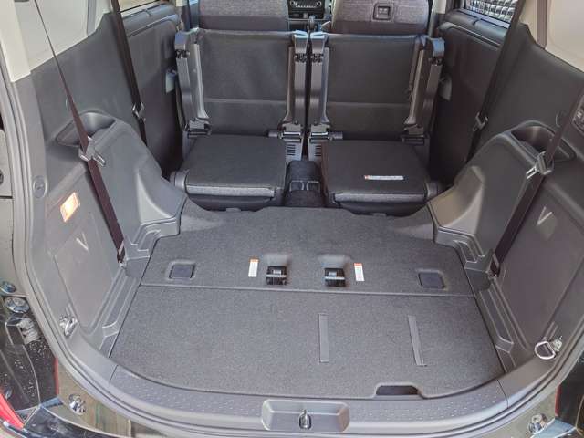 Toyota Sienta 4