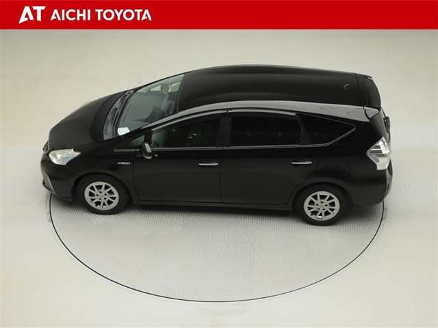 Toyota Prius α 11