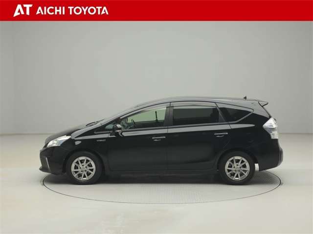 Toyota Prius α 3