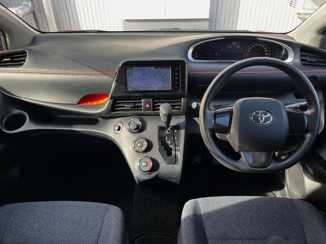 Toyota Sienta 2