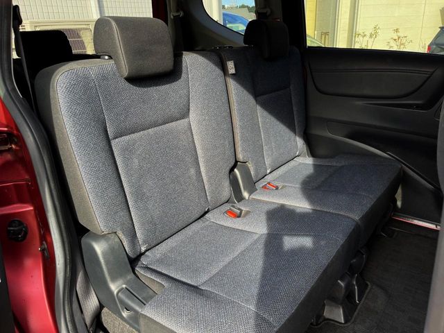Toyota Sienta 8