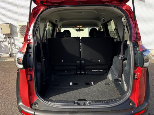 Toyota Sienta 10