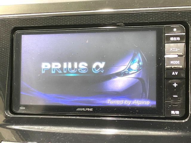 Toyota Prius α 4