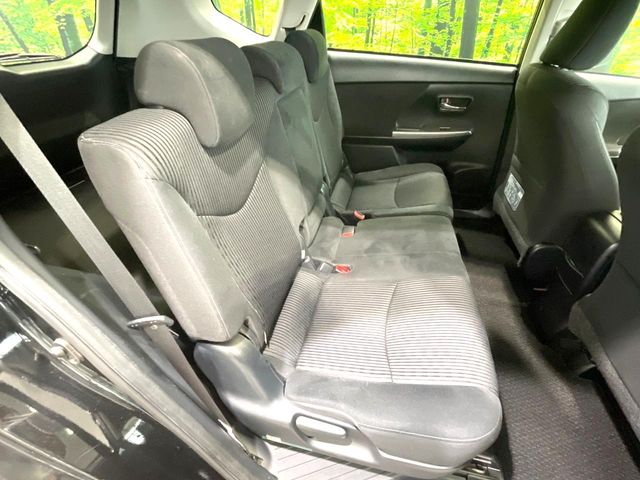 Toyota Prius α 9