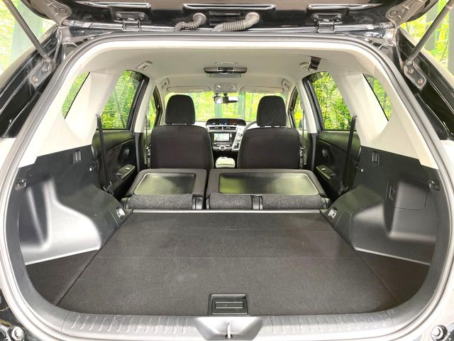 Toyota Prius α 10