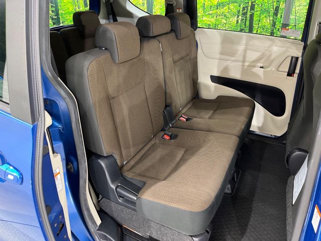 Toyota Sienta 9