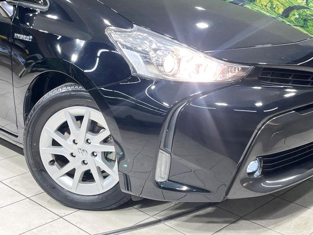 Toyota Prius α 12