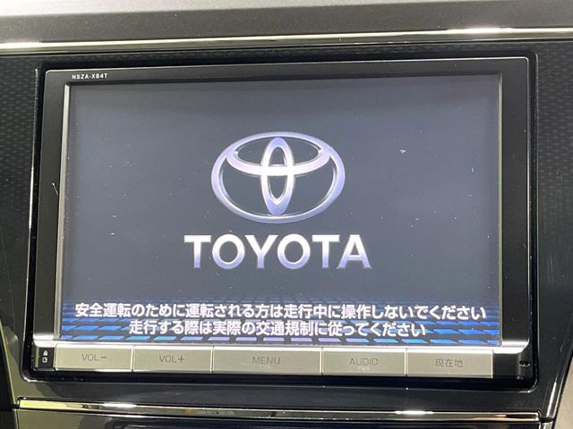 Toyota Prius α 3