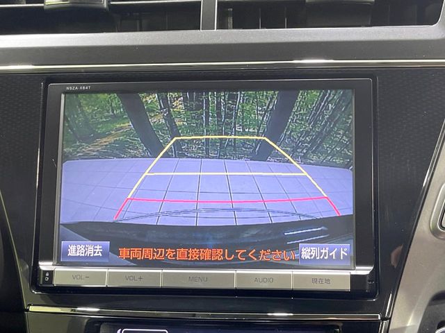 Toyota Prius α 4