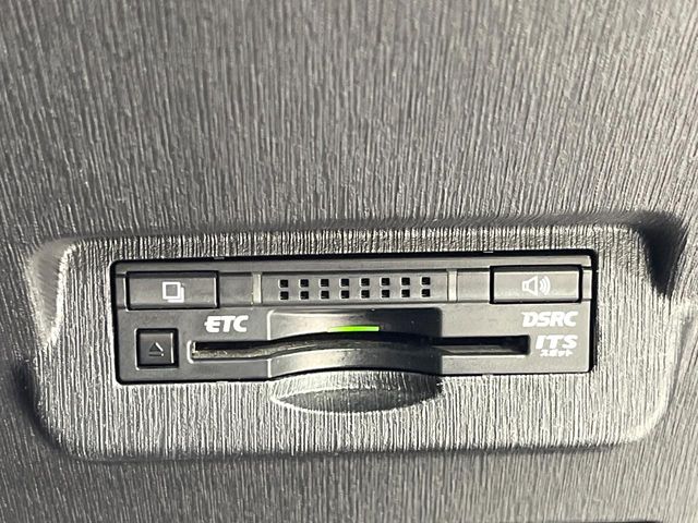 Toyota Prius α 5