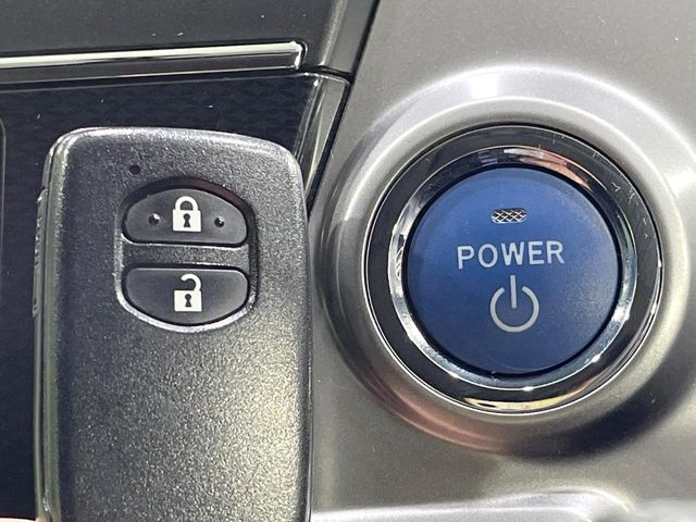 Toyota Prius α 7