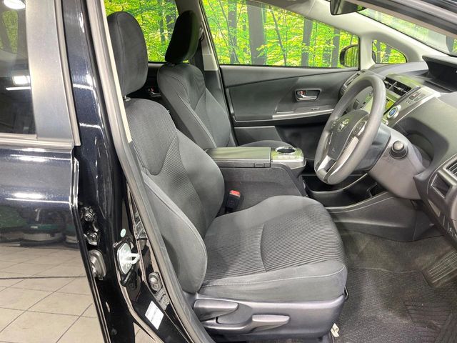 Toyota Prius α 8