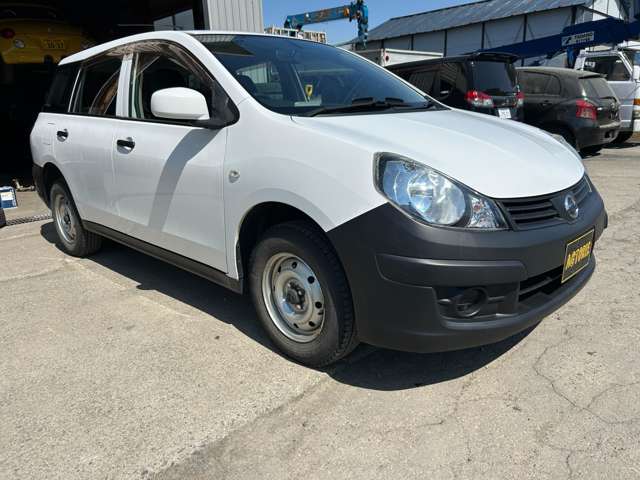 Nissan AD 5