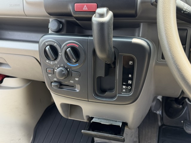 Nissan NV100 Clipper 11