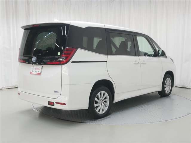 Toyota Noah 3
