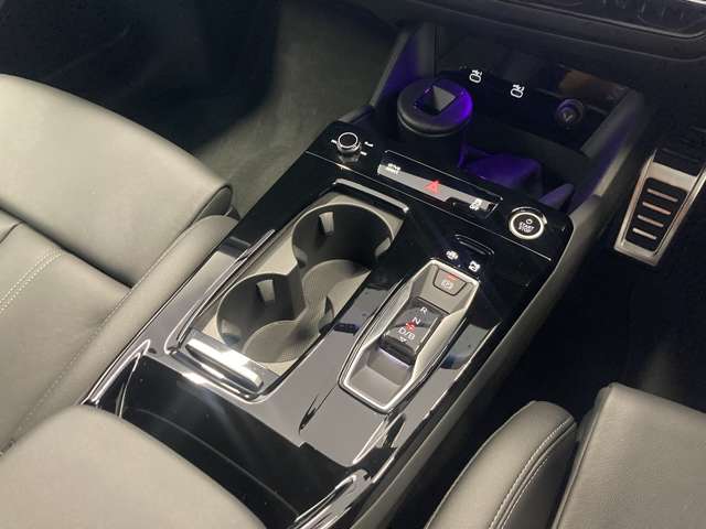 Audi Q6 e-tron 10