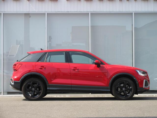 Audi Q2 8