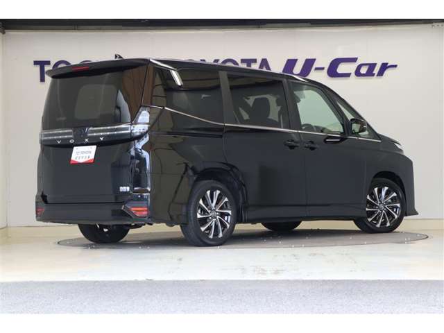 Toyota Voxy 3