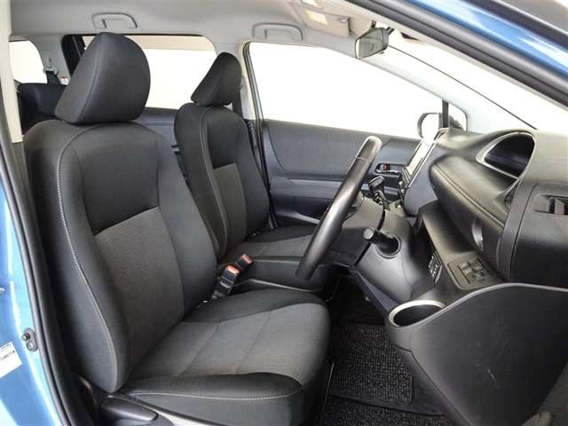 Toyota Sienta 4