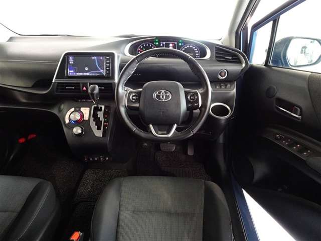 Toyota Sienta 5
