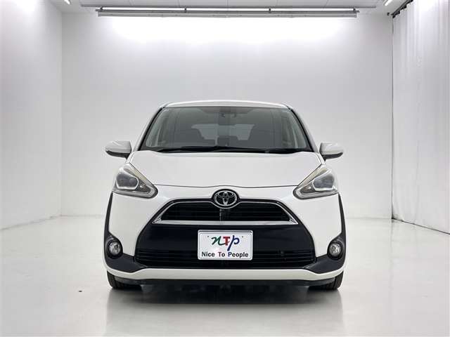 Toyota Sienta 4