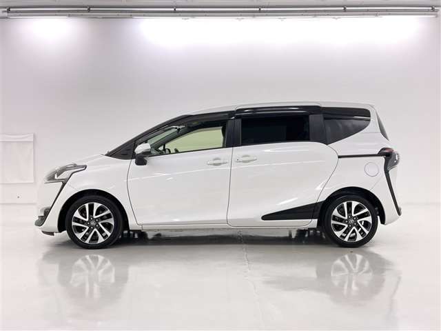 Toyota Sienta 5