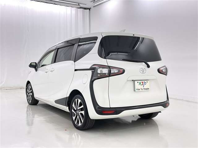 Toyota Sienta 6