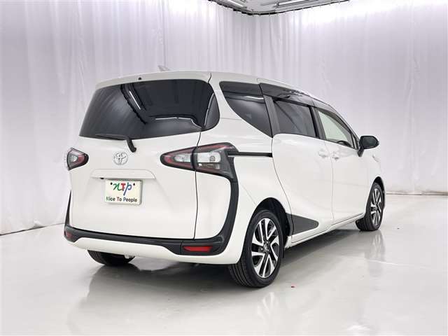 Toyota Sienta 7