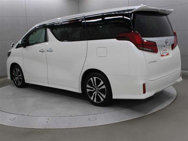 Toyota Alphard 4