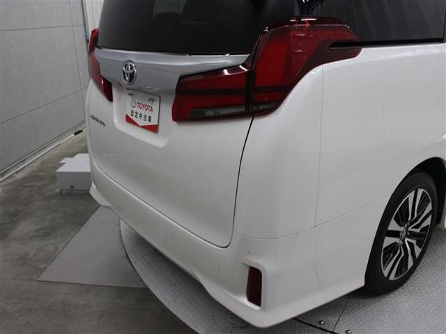 Toyota Alphard 8