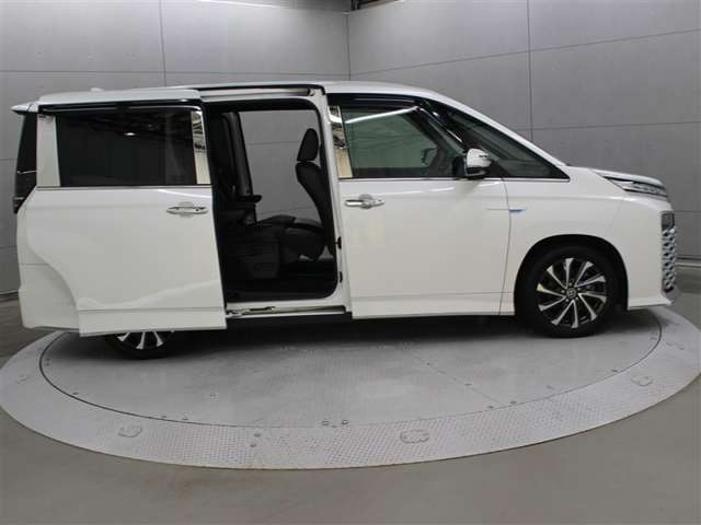 Toyota Voxy 4