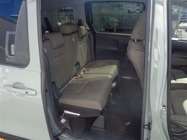 Toyota Sienta 11