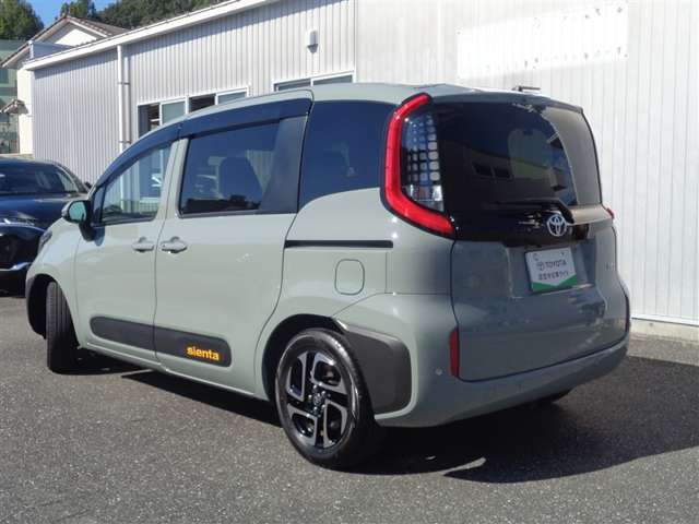 Toyota Sienta 4