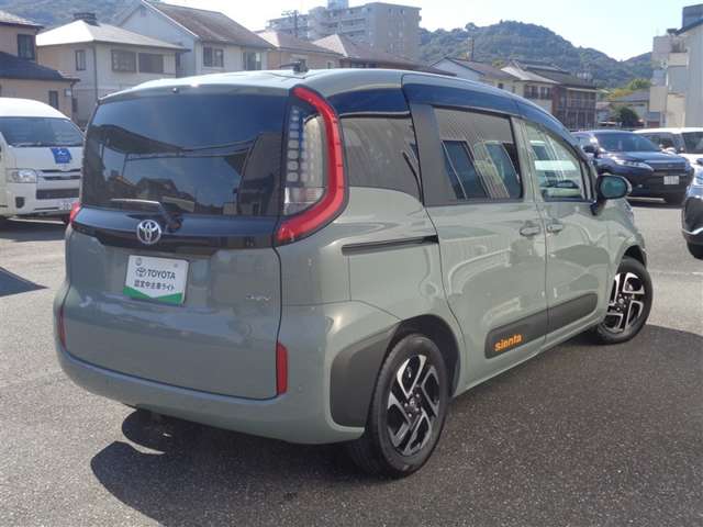 Toyota Sienta 5