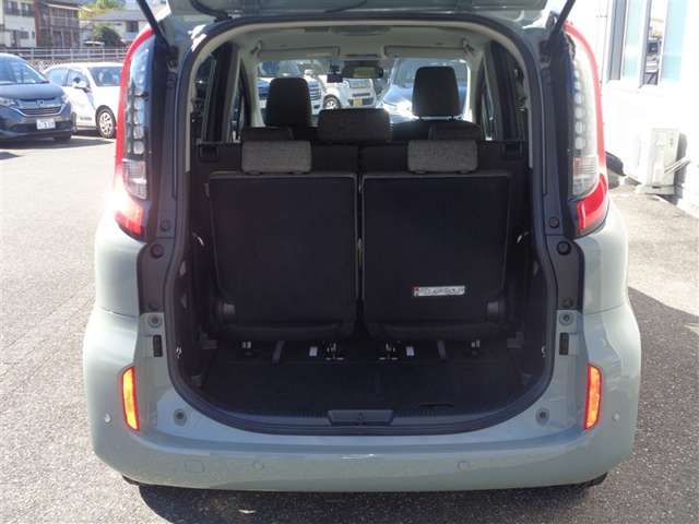 Toyota Sienta 8