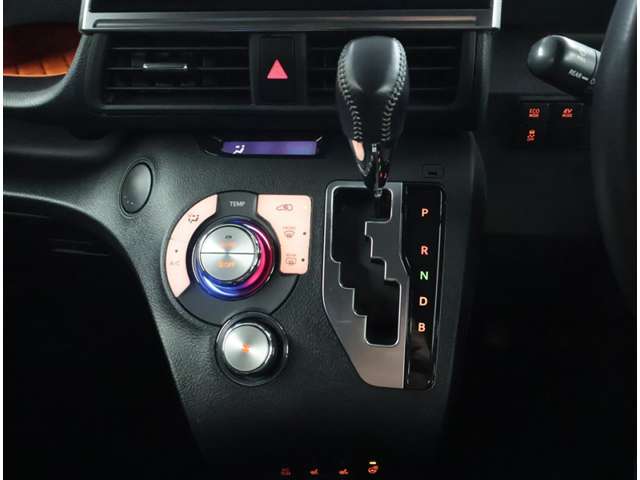 Toyota Sienta 12