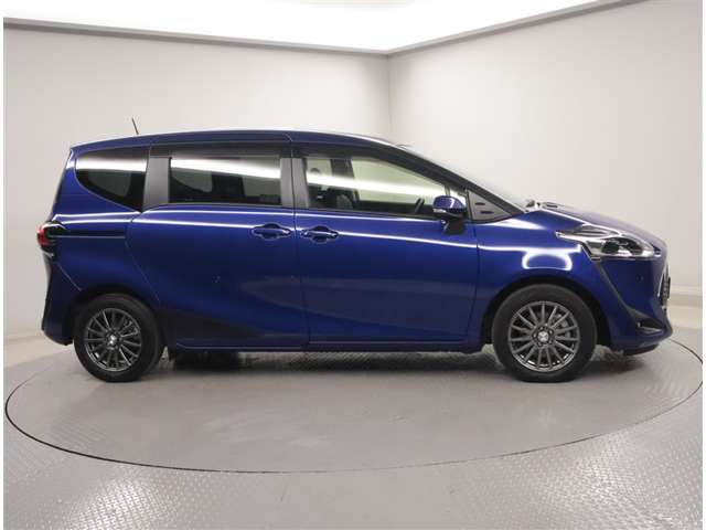 Toyota Sienta 2