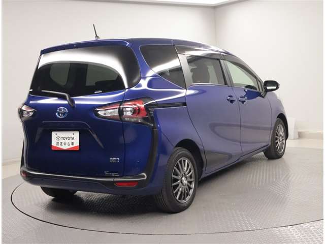 Toyota Sienta 3