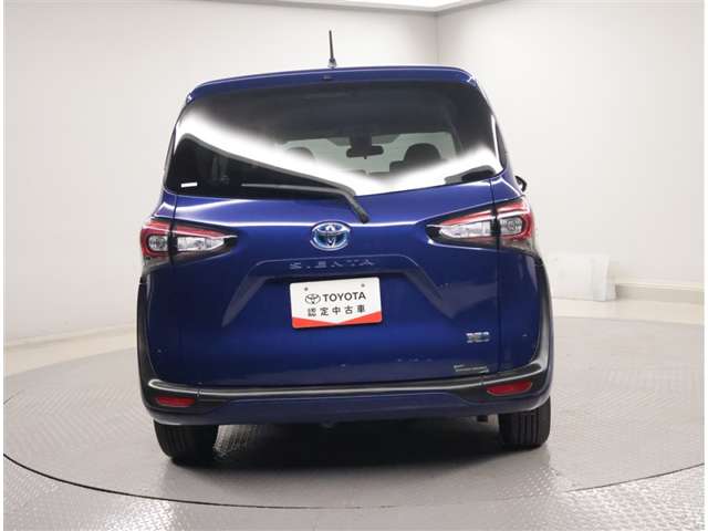 Toyota Sienta 4