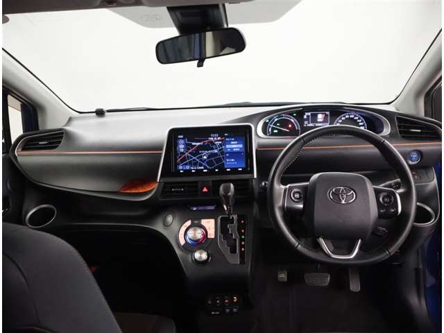 Toyota Sienta 5